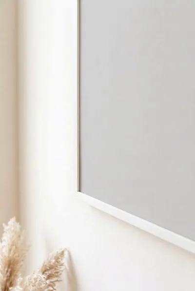 İnce çam ahşap çerçeve profili ve 3 mm MDF baskı yüzeyi açılı yakın çekim
